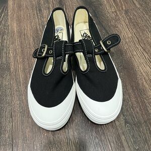 VANS Style 93 Canvas Black &White Sneakers Shoes Women 9.5  New w/o box